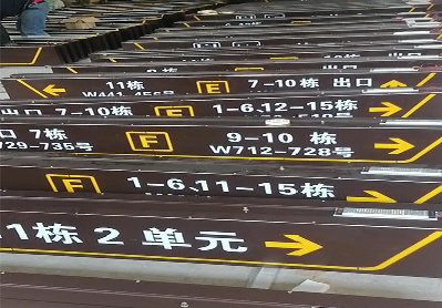 贡山广告标识中，常见的几种安装方式。