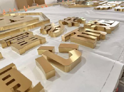 贡山拉丝不锈钢字的特点。